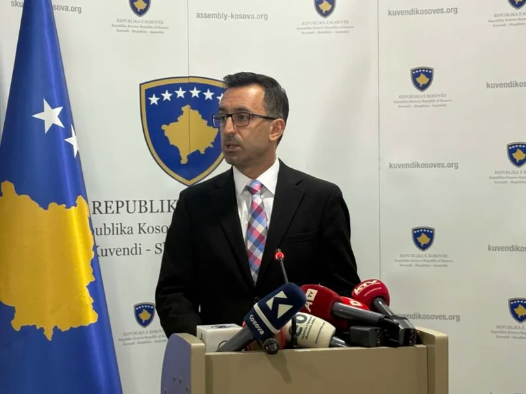 Basha sulmon gazetarët: Të njëjtit e quajtën Rugovën tradhtar