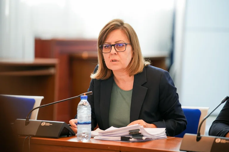 Hykmete Bajrami: Tash e pesë vjet nuk rishikohet buxheti – Albini me kabinetin s’kanë lënë asnjë projekt trashëgimi