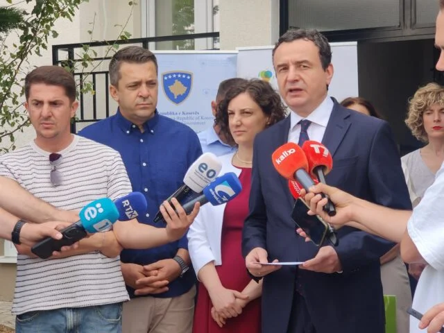Në pritje të aktgjykimit të Kushtetueses, Kurti u shmanget pyetjeve rreth bllokadës institucionale