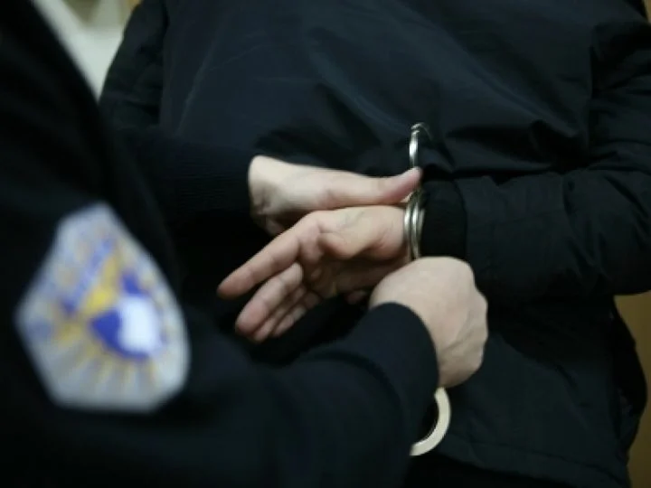 Këta janë hajnat e dyshuar që bënin “kërdi” me vjedhje në Prishtinë