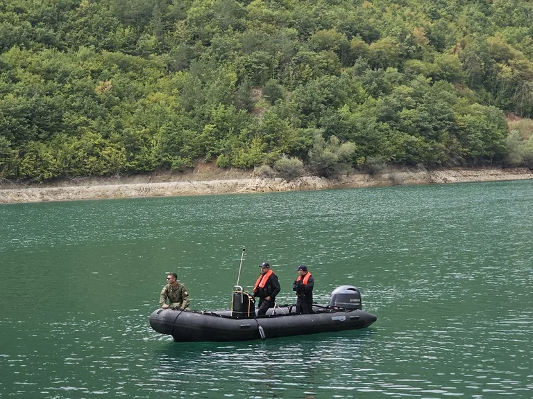 “Serbët hedhin tela të rrymës në Ujman, mund të vdesësh sapo futesh në ujë”-Alarmon roja pas vdekjes së 33 vjeçarit