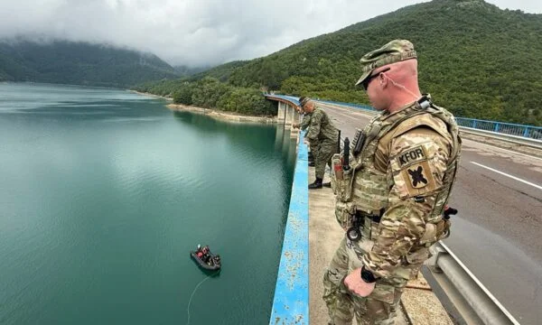 FSK në Veri, KFOR: Autorizuam vetëm 10 pjesëtarë përkohësisht për të kërkuar 33 vjeçarin