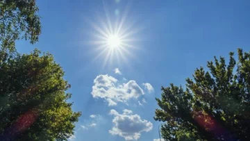 Mot me diell dhe vranësira, pasdite mundësi për reshje lokale shiu e rrufe