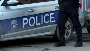 Tre të mitur grabisin një lokal në Prishtinë, punëtorja lëndohet duke u ballafaquar me ta