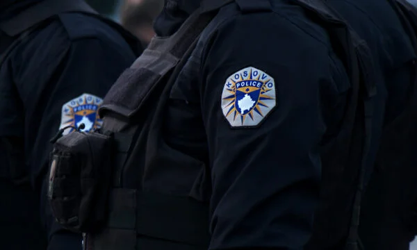 Raportohet se antidroga ka sekuestruar mbi 2 kilogramë kokainë në Veternik, disa të arrestuar
