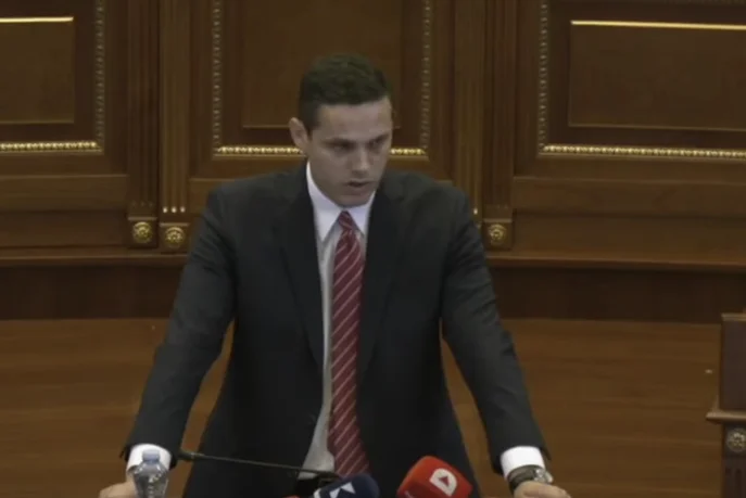 PDK kërkon dorëheqjen e Xhelal Sveçlës pas rastit të 27 vjeçarit në Lipjan