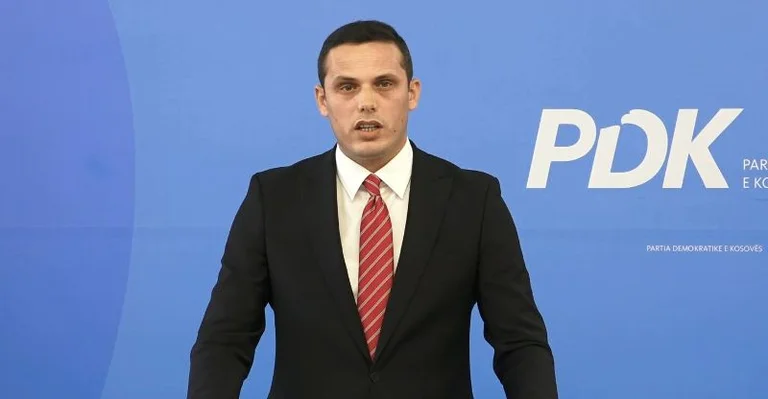 Përparim Gruda tregon se çka ndodhi brenda komisionit: M’fal ama kjo nuk është dorëheqje – Lista Serbe abstenuan