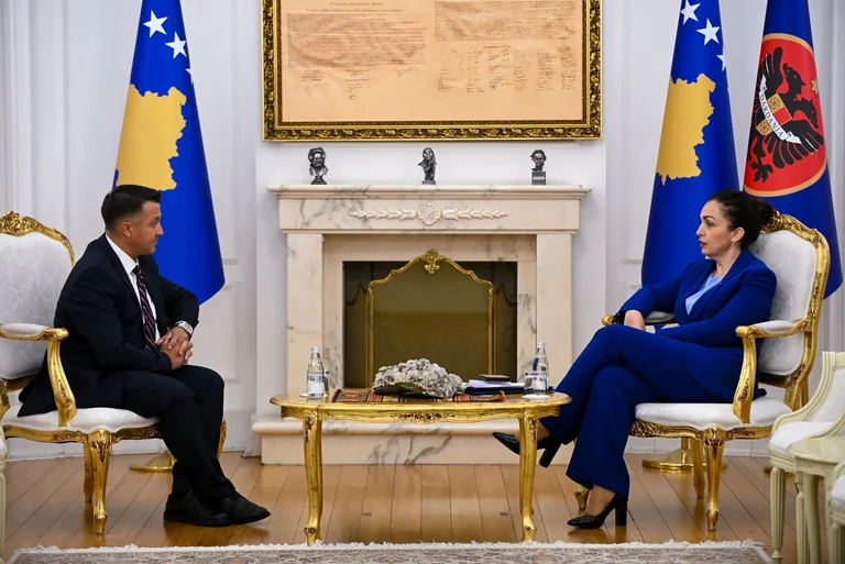 Presidentja Osmani takohet me Veton Berishën