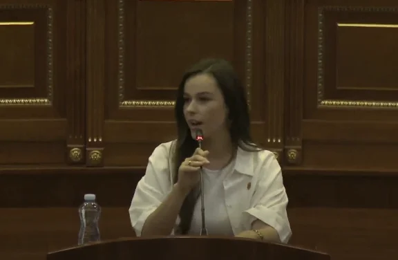 Përplasje në Kuvend, Salihu e PDK-së: Mos e shkelni Kushtetutën