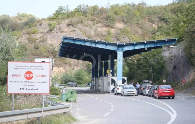 Serbët bllokojnë rrugën drejt Jarinjës
