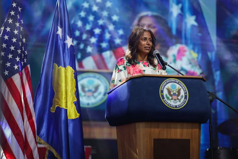 Shefja e ambasadës amerikane e quan Kosovën “vendi më pro-amerikan në botë”