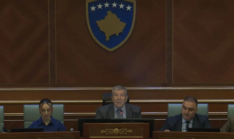 Dehari thërret përfaqësuesit e partive politike në konsultime para fillimit të seancës