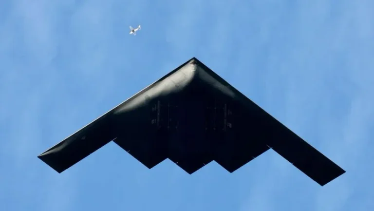 SHBA-të lëvizin bombarduesit e fshehtë B-2 ndërsa konflikti Izrael-Iran vazhdon