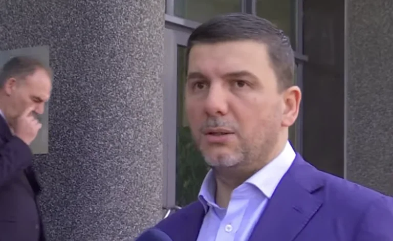 Krasniqi: Pozitive që Trump e përmendi Kosovën – Neve na takon të mendojmë se ku është vendi ynë