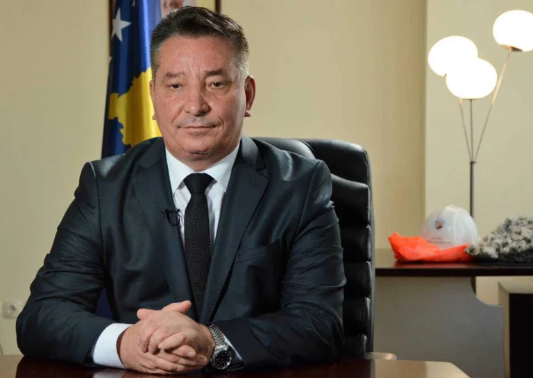 Pal Lekaj: HAHAH, ku je o Albin patrioti, e lëshove bajrakun a