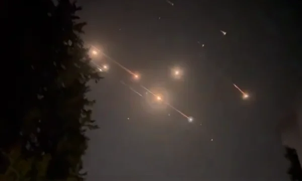 Pamje nga sulmi i ri i Iranit me raketa ndaj Izraelit, IDF: Miliona izraelitë janë nisur drejt strehimoreve