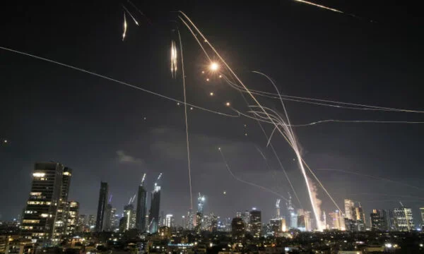 Izraeli në alarm: Irani lëshon raketa drejt territorit izraelit