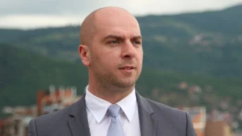Prokuroria ngrit aktakuzë ndaj deputetit të Listës Serbe Slavko Simiq për sulmet ndaj gazetarëve në vitin 2023