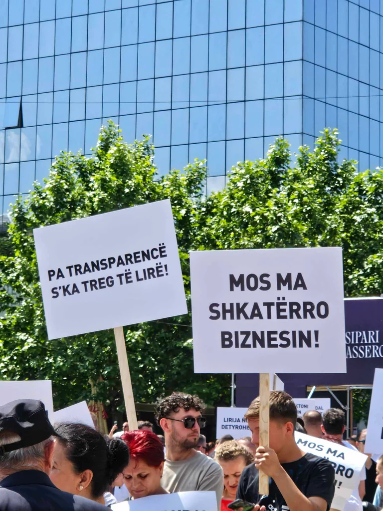 Fillon protesta e bizneseve kundër ZRRE-së