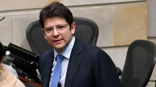 Kandidati presidencial kolumbian qëllohet me armë zjarri në një aktivitet zgjedhor