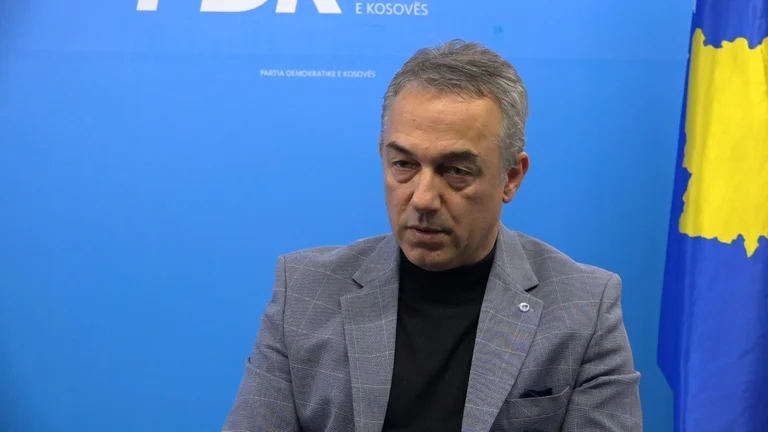 Abdullahu: Sa më i “çmendur” Tramp aq më “racional” Kurti