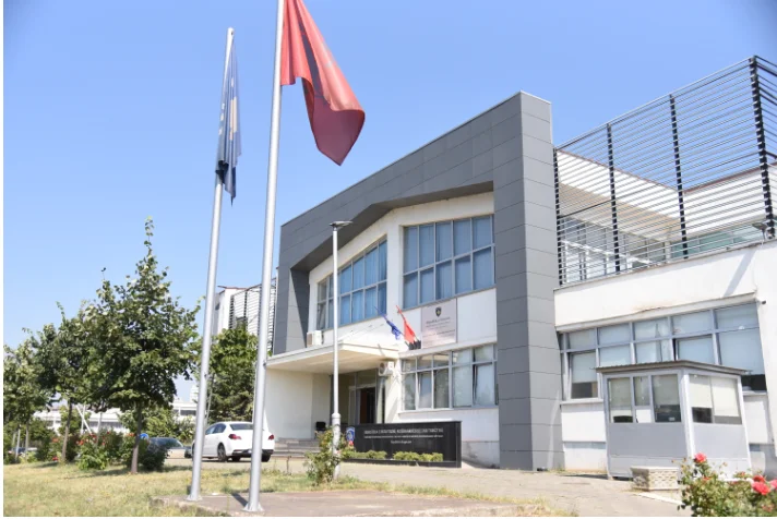 Hakmarrje politike në Ministrinë e Tregtisë: Pushteti i Vetëvendosjes degradoi zyrtarët civilë pa bazë ligjore