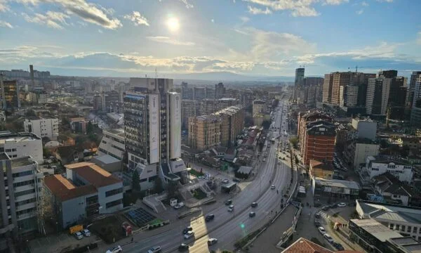 Sot mbyllen për dy orë disa hyrje të Prishtinës, shkak protesta e Odës Ekonomike të Kosovës