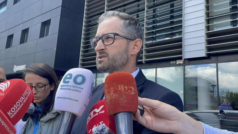 Prokurori jep detajet për bastisjen tek ministria e Pecit: Po hetohet dhënia me qera e fabrikës për përpunimin e mbetjeve shtazore