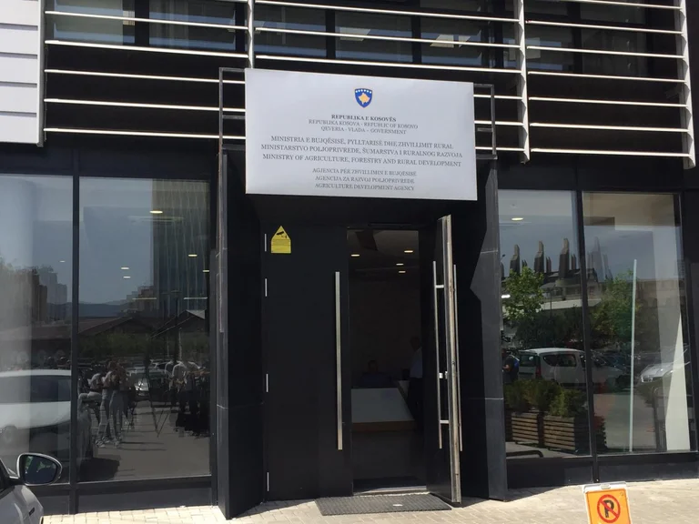 Policia e Kosovës jep detaje rreth bastisjeve në Ministri të Bujqësisë