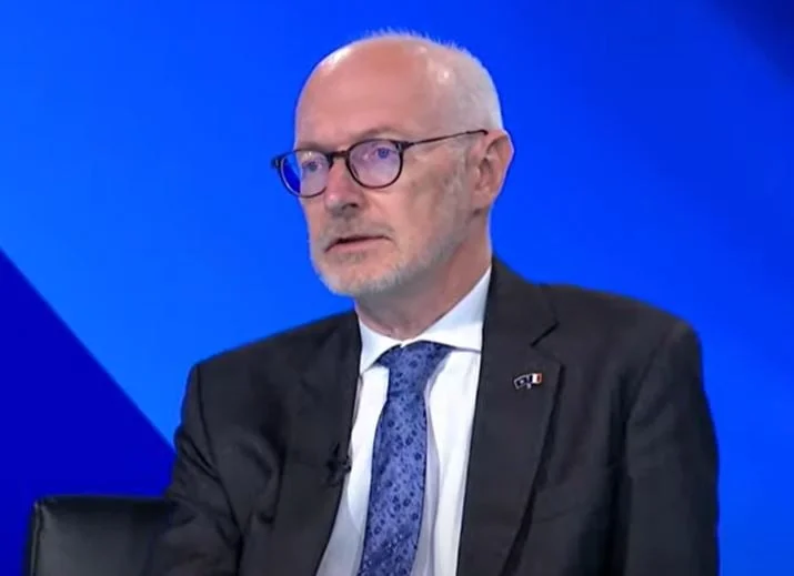 Ambasadori francez: Na duhet një qeveri llogaridhënëse para Kuvendit