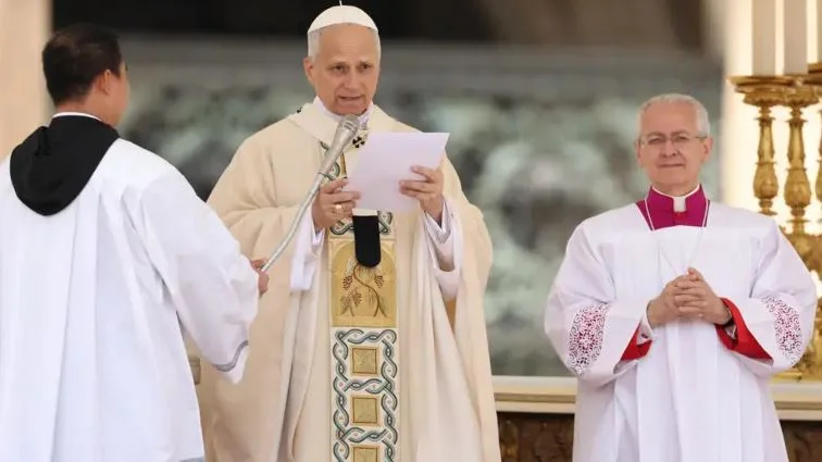 Papa Leo mban meshën e inaugurimit