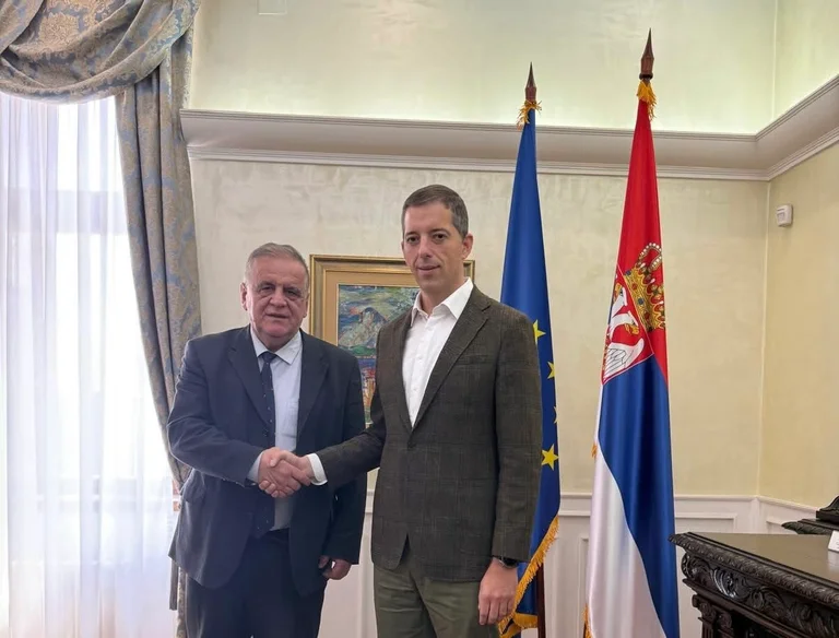 Spahiu dje thoshte se kontribuoi në luftë më shumë se 100 luftëtarë të UÇK-së, sot takoi Gjuriqin në Beograd