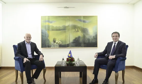 Kurti sot e priti në Qeveri ish-kryeministrin grek