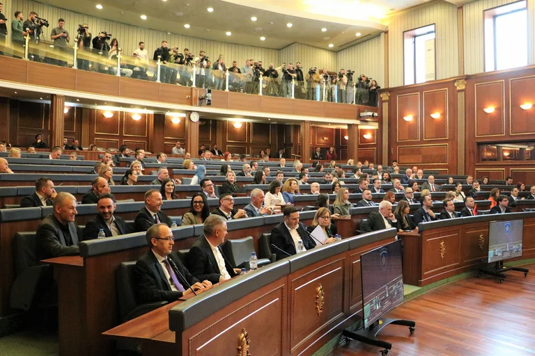 Vazhdon ‘cirku’ në Kuvend: Dështon tentativa e 14-të për konstituimin e Kuvendit