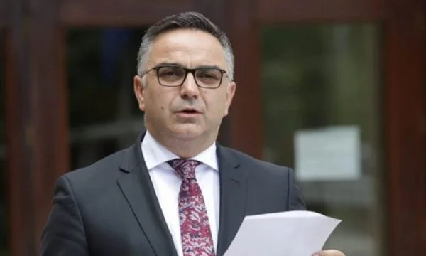 Kosovarët nuk lejohen të kalojnë Serbinë, Tahiri: Kjo çmenduri duhet të ndalet tani