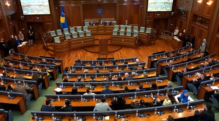Sërish propozohet Albulena Haxhiu për kryetare të Kuvendit