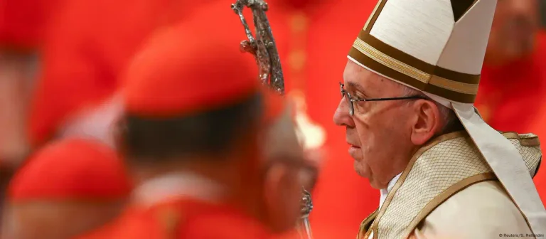 Vatikani do të zgjedh Papën e ri, kush janë 12 kandidatët e mundshëm për ta pasuar Françeskun