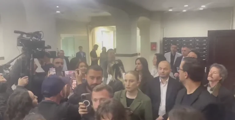 “Rrenc”, “Vetëm po pyes”, Rama përplaset me Dardan Sejdiun