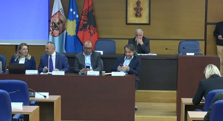 Dështon mbledhja e jashtëzakonshme e thirrur nga Rama për Planin e Zhvillimit Komunal – S’ka kuorum