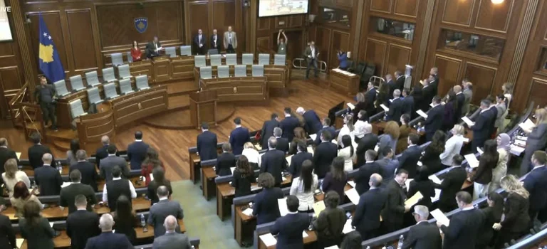 Betohen 120 deputetët e Kuvendit të Kosovës