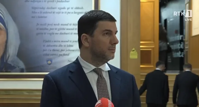 Krasniqi: Mosdorëheqja e Kurtit është në kundërshtim me Kushtetutën