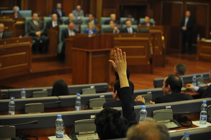 Seanca konstituive e Kuvendit: Çka në rast se nuk zgjidhet kryeparlamentari?