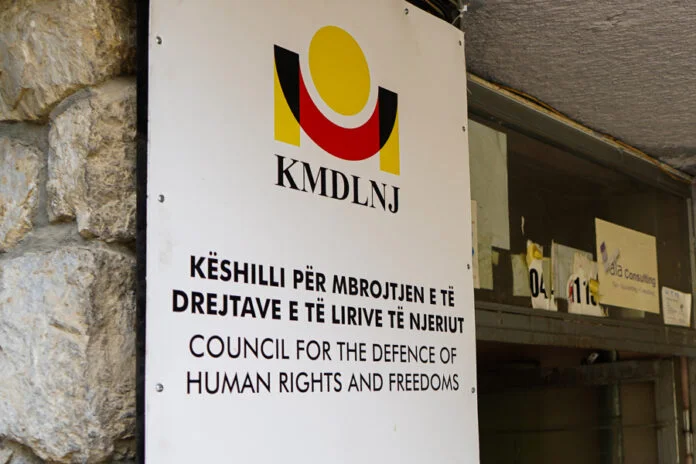 KMDLNj: Kërcënimi i qeverisë për ndalje të pagave, shkelje e të drejtave të njeriut