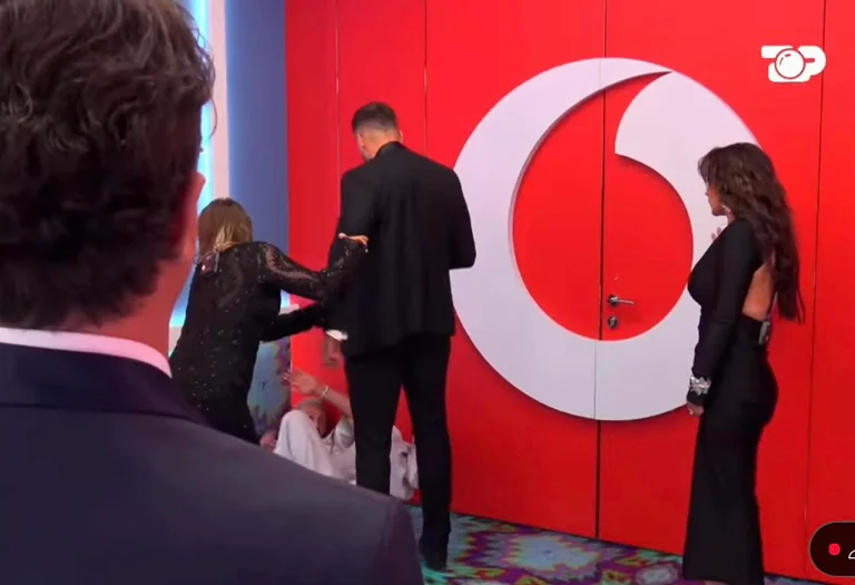 Skandal në Big Brother: Jozi e gjuan Gjestin me shuplakë dhe e rrëzon për tok gjatë transmetimit direkt