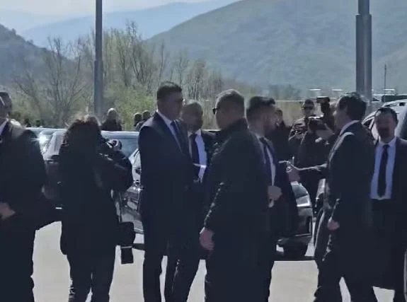 Fillon ceremonia: Kosova dhe Maqedonia V. po bëhen me një kufi të përbashkët