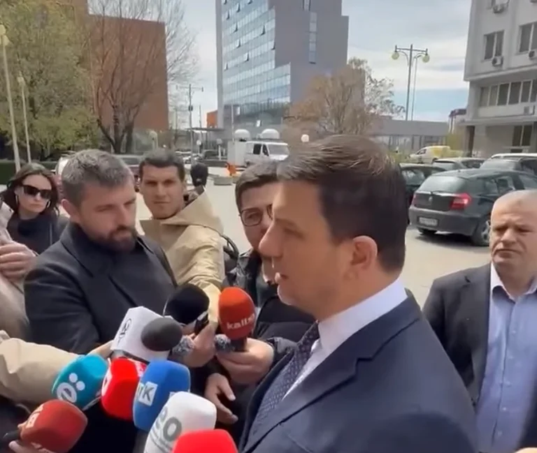 Krasniqi: Nuk kam marrë ndonjë ftesë nga Kurti, jemi në bisedime me partitë tjera