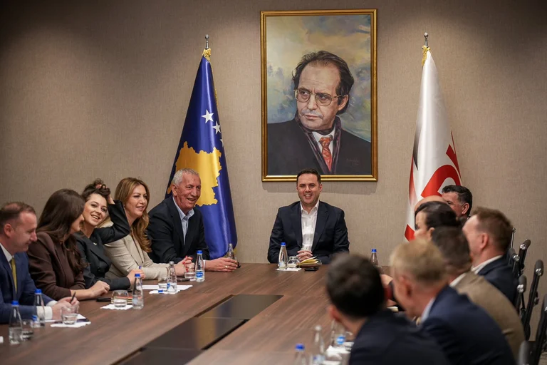 Abdixhiku ndan pamje nga takimi i parë i Grupit të ri Parlamentar të LDK’së
