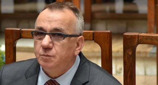 Hasani thotë se Osmani do të “shkelte Kushtetutën” nëse s’ia jep fare mandatin partisë së dytë