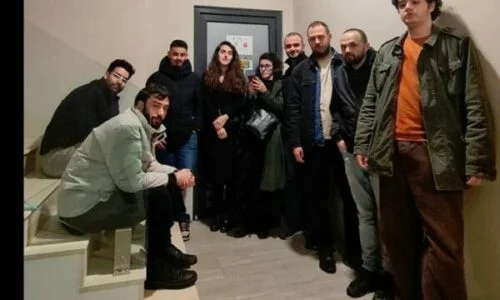 Aktivistët me mëngjes protestojnë para ZRrE-së, kërkojnë llogari për shtrenjtim të rrymës
