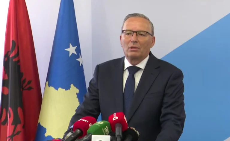 Bedri Hamza konfirmon bisedat me partitë opozitare: Kosova s’ka komoditet për vakum institucional